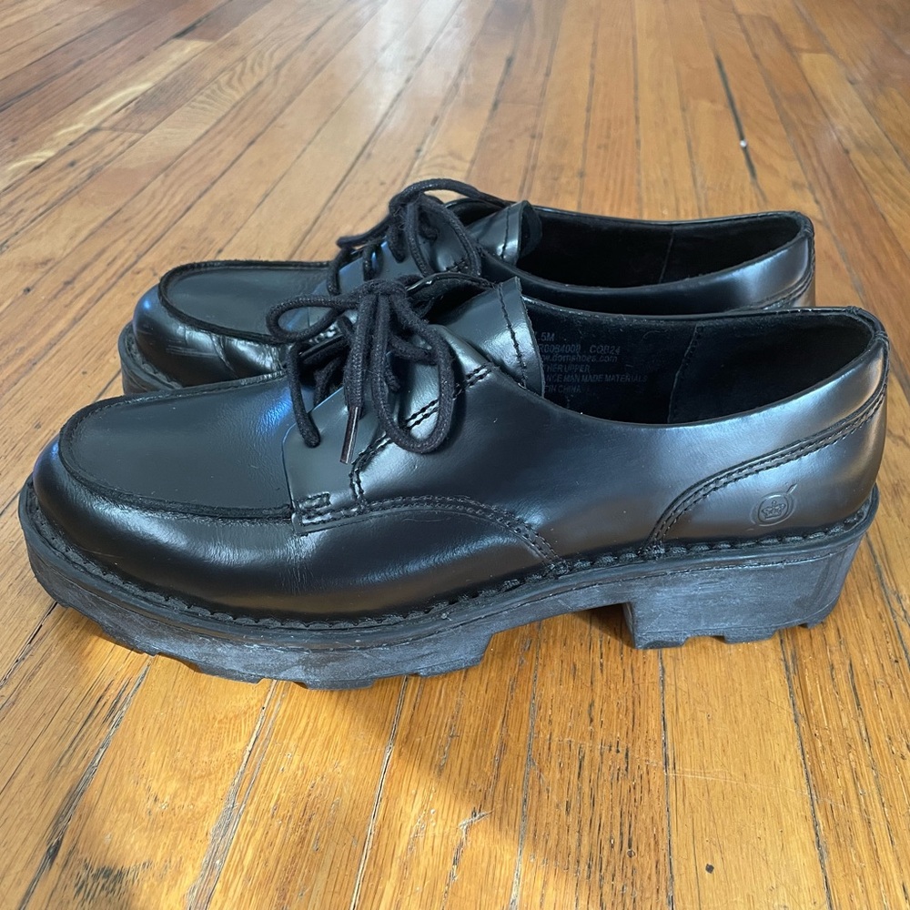 Born Corby Women’s lace-up lug sole Oxford